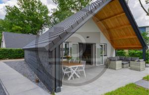 Cozy Home In Kerkdriel With House Sea View