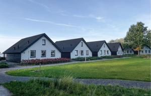 Cozy Home In Kerkdriel With House Sea View