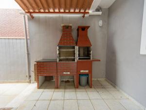 Casa com Piscina e Churrasqueira a 220 m da Praia