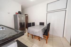 Casa com Piscina e Churrasqueira a 220 m da Praia