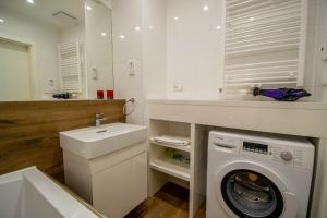 City Center Apartments near Synagogue