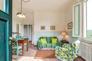 Podere Oliveta - 5 appartamenti con Piscina e Vista