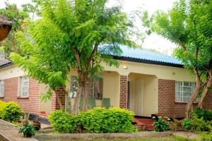 The Bay Cottage 4BR Retreat in Cape Maclear