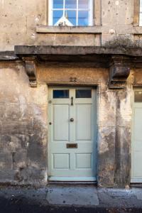 Charming 18th century cottage - central - parking