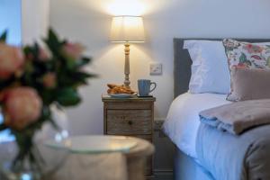 Charming 18th century cottage - central - parking