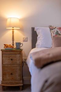 Charming 18th century cottage - central - parking