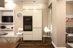 White LUX apartments next to the Old town with free parking