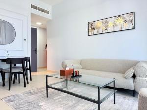 Mahenti - Spacious 1-Bedroom Apartment in JVC