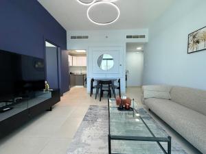 Mahenti - Spacious 1-Bedroom Apartment in JVC