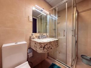 Mahenti - Spacious 1-Bedroom Apartment in JVC