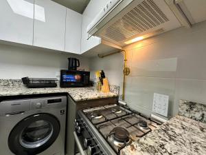 Mahenti - Spacious 1-Bedroom Apartment in JVC