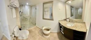 Condo, Breathtaking Water views, King Suite, Hilton Property