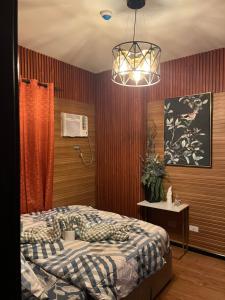 Luxury 1BR BayFront Staycation - Free Wi-Fi, Swimming POOL, Near Airport, MOA and PICC