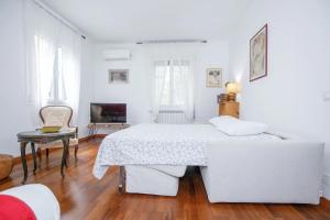 Apartment with Free Parking Easy Access to Venice