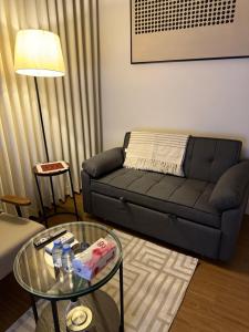 استديو بسرير ماستر وجلسة جانبية