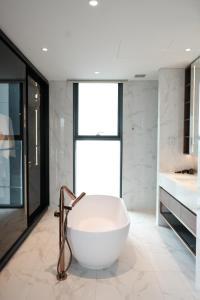 Metropole The Crest Thủ Thiêm Apartment by Atria