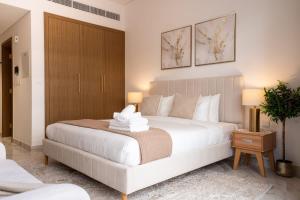 Airstay - Stylish Studio - Spacious Balcony - Monthly Offer Available!