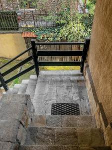 Fireplace Apartment near Bus & Train Station