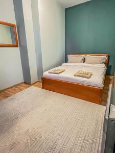 Fireplace Apartment near Bus & Train Station