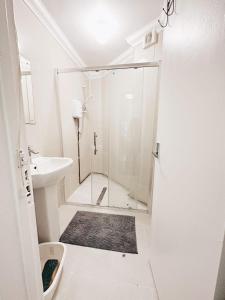 Double Room next to Bromley by Bow Station
