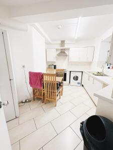 Double Room next to Bromley by Bow Station