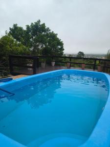 Chalé de 2 dormitórios com piscina e churrasqueira