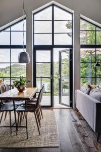 Newly built cabin with sauna, fireplace and amazing view