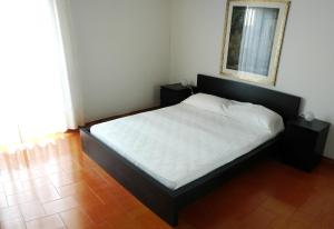 white flowers camera quadrupla con garage privato in centro