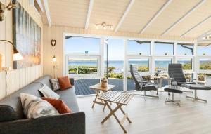 Magical Front Row Sea Views At Anslet Beach