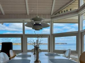 Magical Front Row Sea Views At Anslet Beach