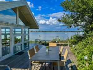 Magical Front Row Sea Views At Anslet Beach
