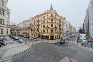 Blueground Vinohrady balcony nr Riegrovy Sady PRG-89