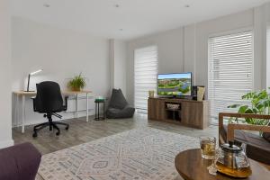 City Pulse Apartment- Short Stays UK