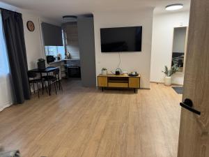 Cozy Center Apartment