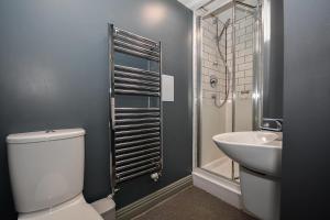 Cosy Budget 2BED Apartment Shared Kitchen