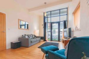 Smythen St, 2 bed apartment with balcony