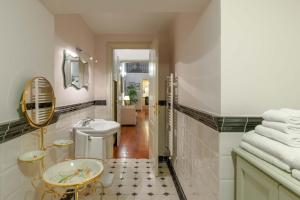 Rondinelli Mdr Apartments Collection