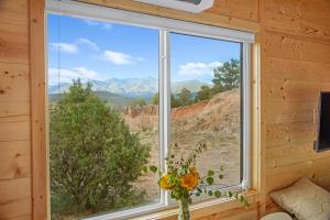 Rio TinyHome w View, Hot Tub 2 miles to Hot Spring