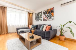 oompH Warsaw Skyline 3BDR Retreat with AC