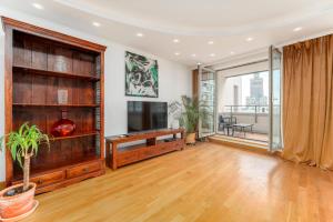 oompH Warsaw Skyline 3BDR Retreat with AC