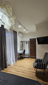 Світло завжди! Black Room Apartment