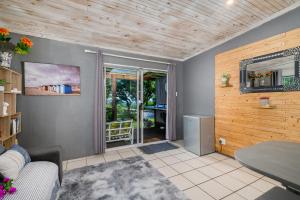 302 On Old Sea View Road Chelsea