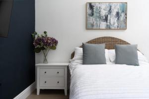 Spacious House nr Castle Beach Parking & Sauna