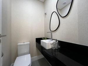 Apartamento com área de lazer completo à 100 metros da praia de Mariscal - Bombinhas