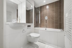 Two Bedroom apartment by Brookland Stays Serviced Accommodation & Short Lets in London with Free WiFi