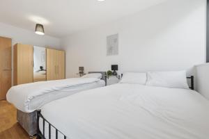 Two Bedroom apartment by Brookland Stays Serviced Accommodation & Short Lets in London with Free WiFi