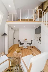 Cozy Lisbon Retreat by the City Center with Balcony