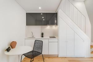 Cozy Lisbon Retreat by the City Center with Balcony