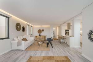 Prata Prime 2BR Apartment with Pool