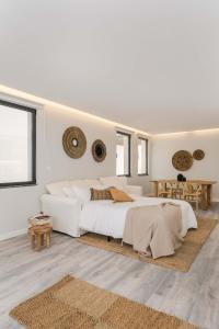 Prata Prime 2BR Apartment with Pool